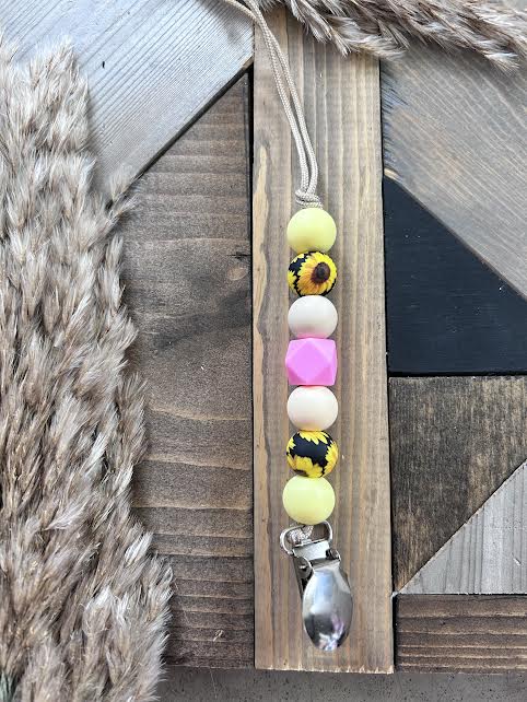 Pink Sunflower Fields Passy Clip